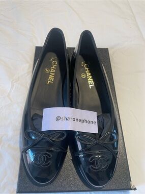 CHANEL Black Patent Leather Ballet Flats with Bow